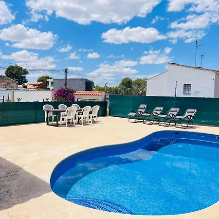 Semesterbostad Private Pool 11 Sleeps